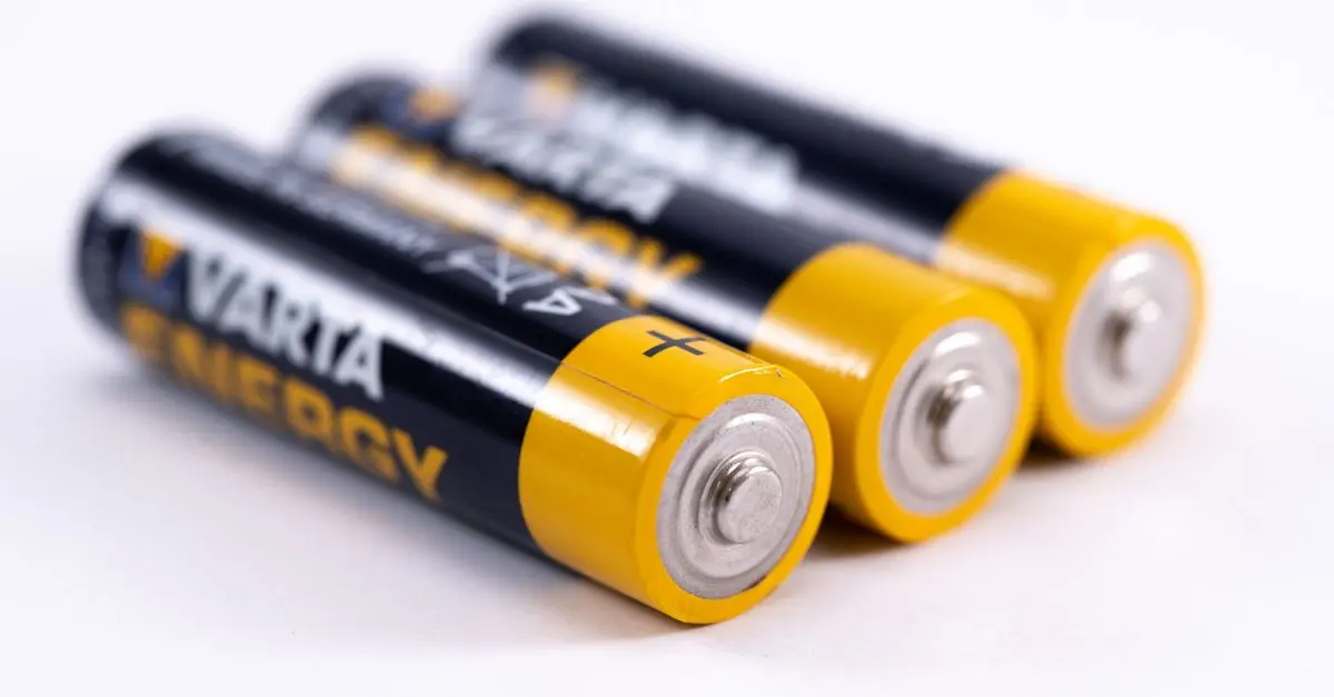 Les Différences entre Batterie de Secours et Onduleur