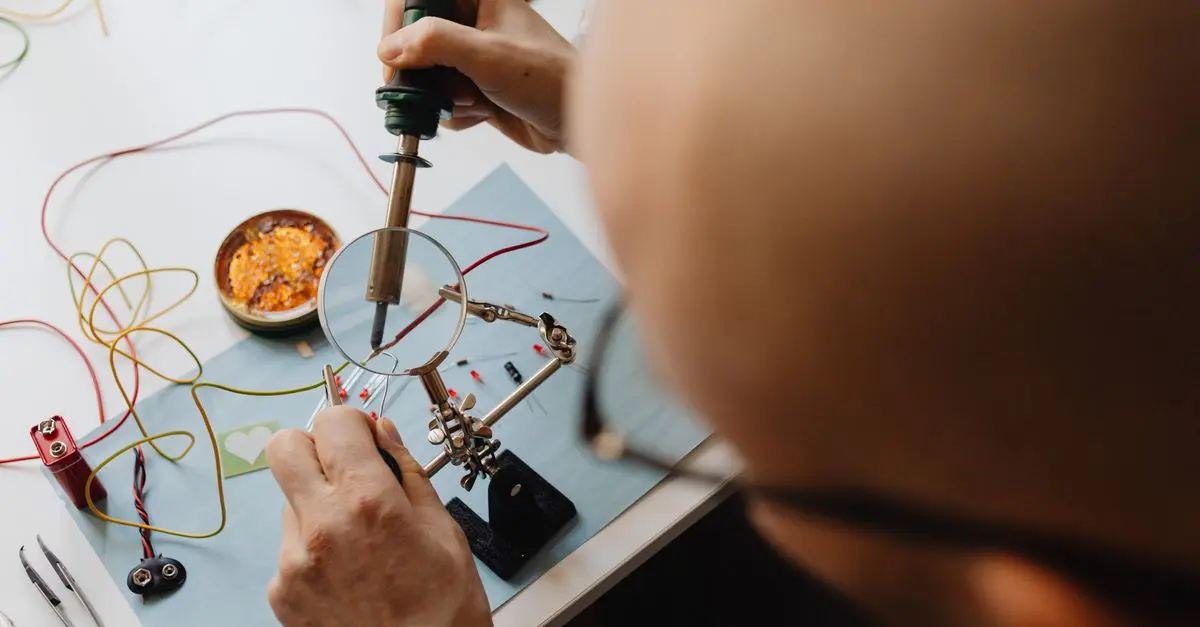 Top 10 Outils Essentiels pour Électricien