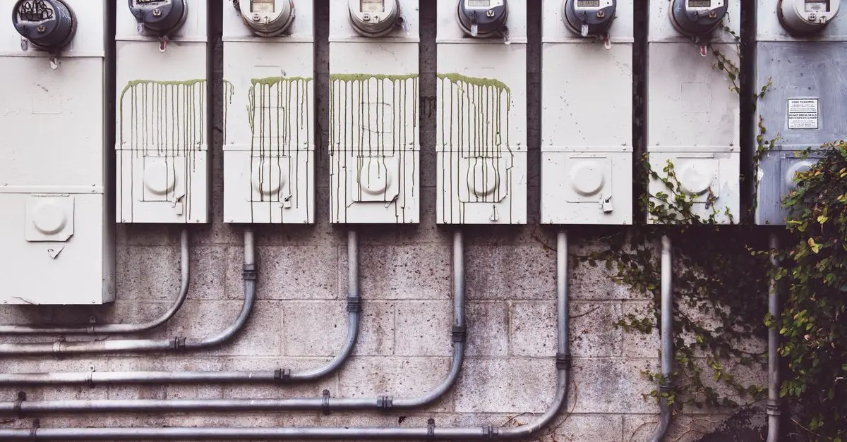 Comment Évaluer un Électricien Rapide : Guide Complet