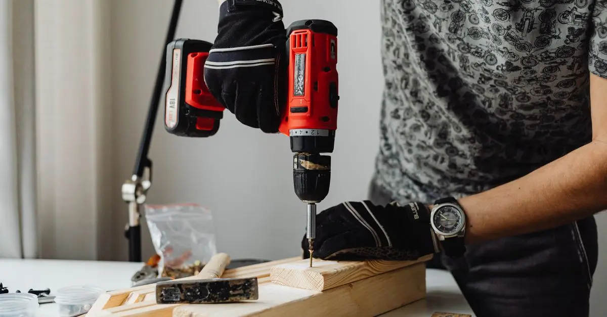 Les 5 Meilleurs Outils pour un Électricien Rapide Efficace