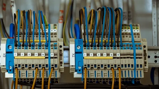 Comment Évaluer les Compétences d'un Électricien Rapide