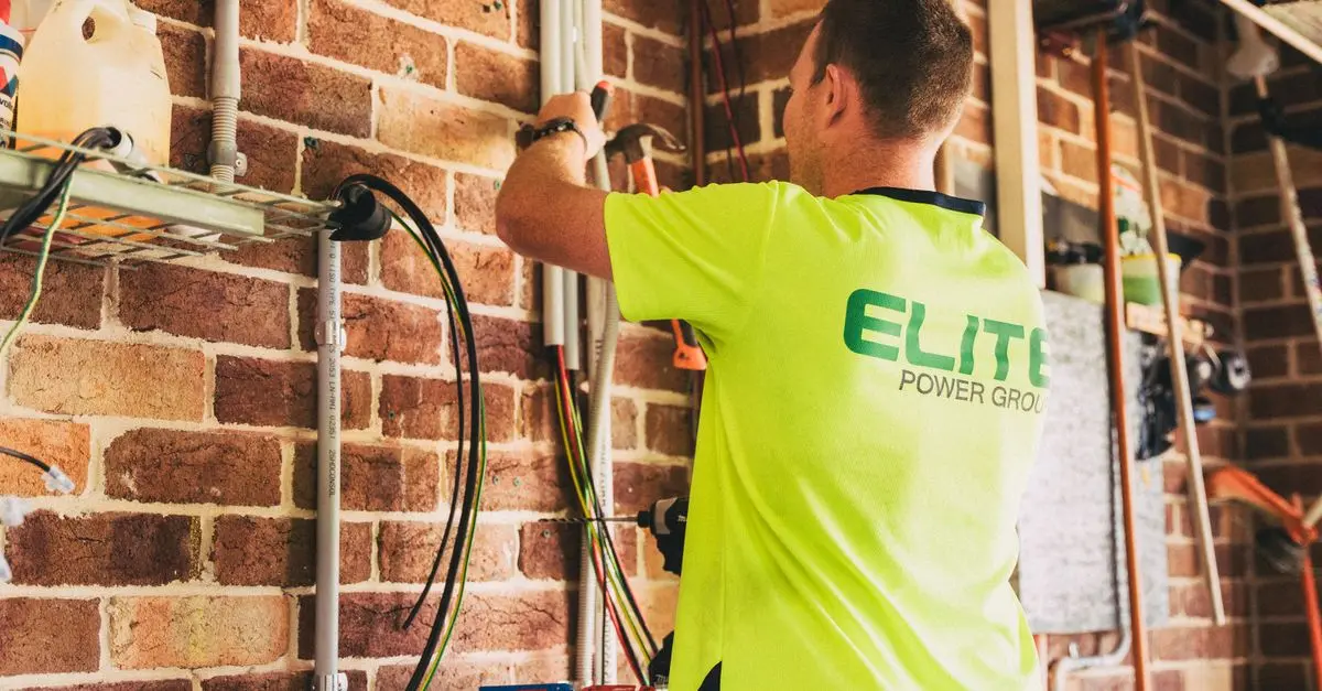 Comment Évaluer le Temps d'Intervention d'un Électricien Rapide